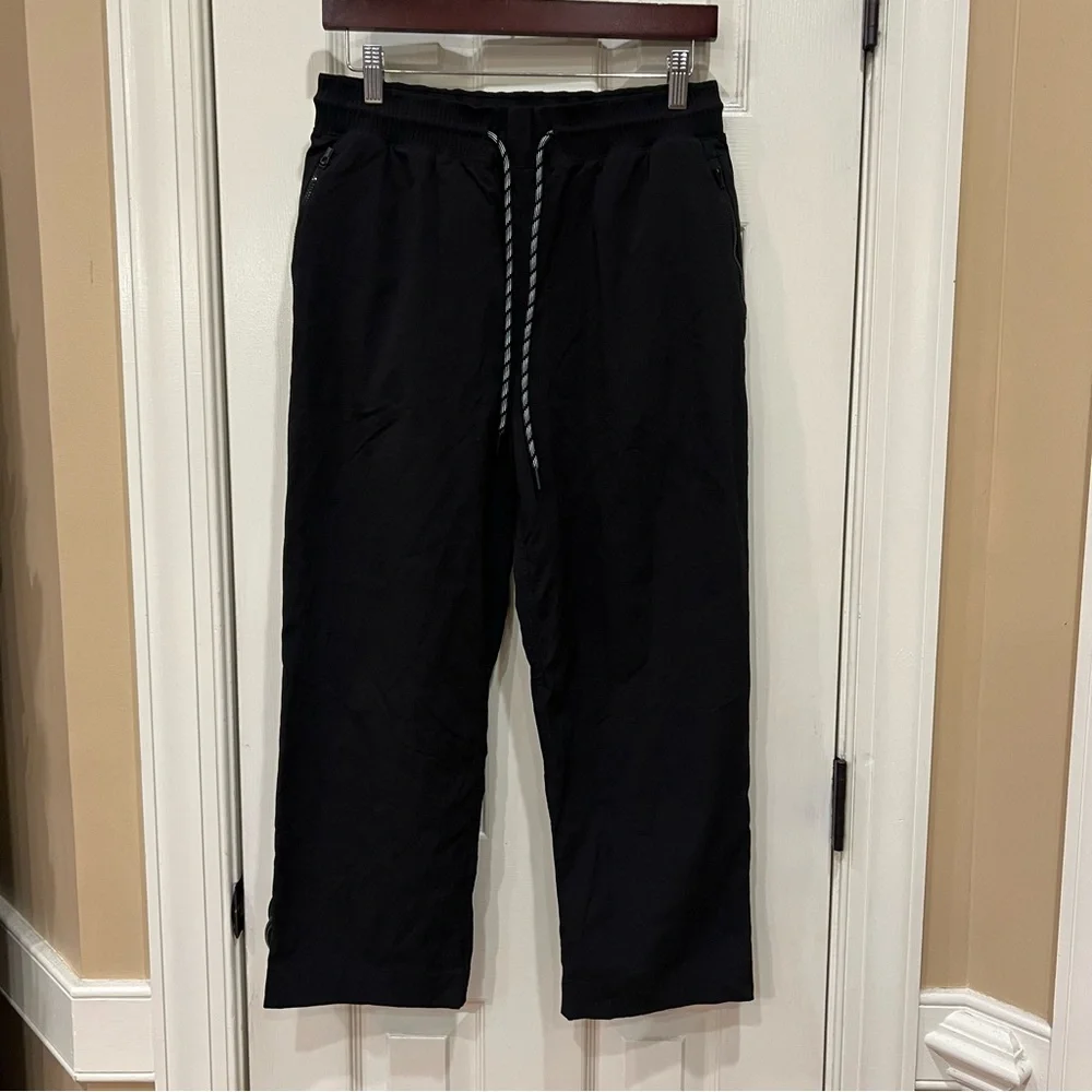 NEW Athleta Trekkie Straight Leg Crop Pant Black Nylon Relaxed Hiking Athleisure - Picture 2 of 7
